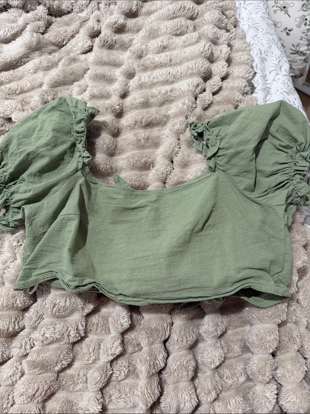 SHEIN Olive Green Cropped Puff Sleeve Top